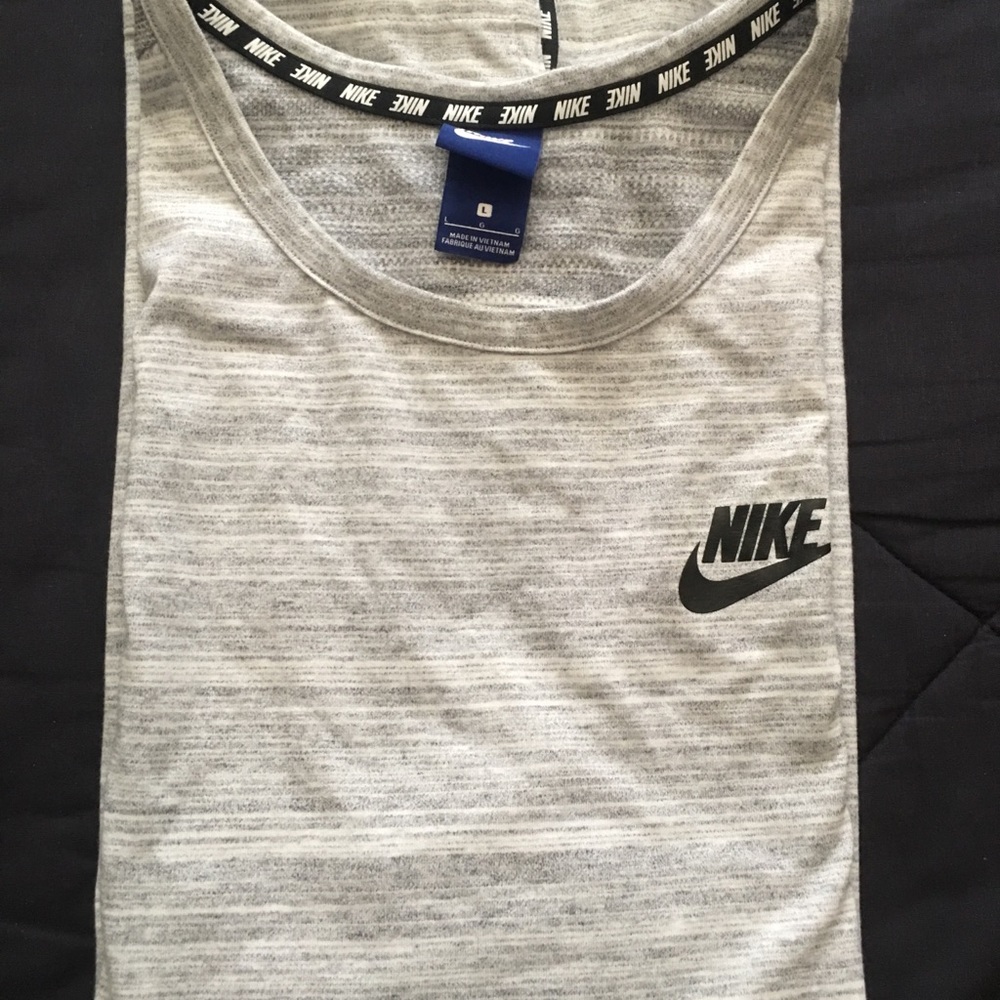 Light gray Nike Shirt